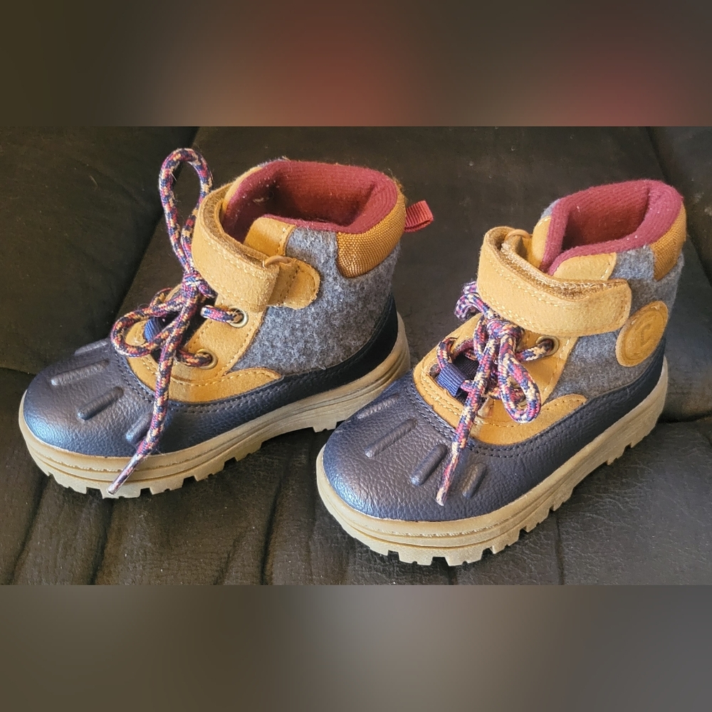 Carter's Kids Unisex 'Freddie' DuckBoots in Blue, Tan, and Gray Winter Shoes
